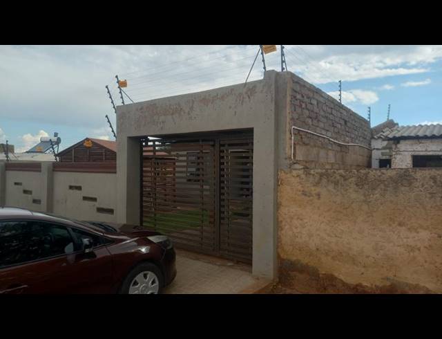 3 BEDROOM HOUSE FOR SALE IN KLIPSPRUIT WEST